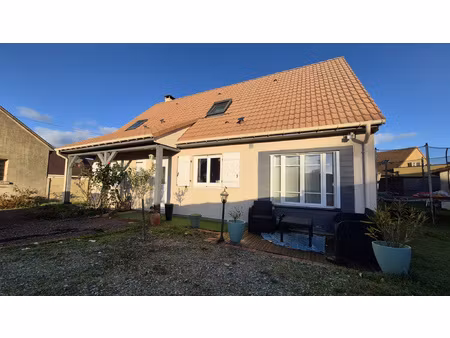 maison au calme avec beau potentiel à guécélard