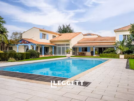 maison 17 pièce(s)  saint-germain-de-lusignan