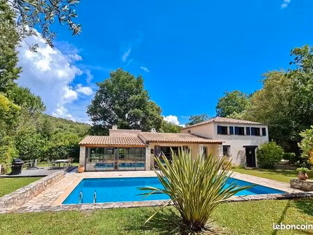 magnifique villa en pleine nature  4 chambres  proche commerces et mougins british school