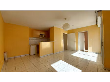 seilh - 'les terrasses du golf' - appartement t2 - terrasse et parking