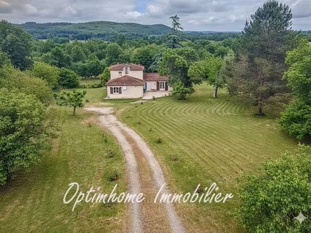 maison familiale de 189 m² avec parc arboré et accès direct au lot