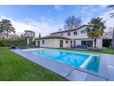 maison 7 pièces - 300 m²