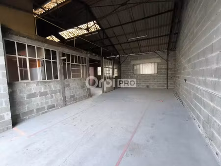 local entrepot a louer