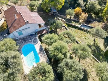 charmante maison de 154 m² avec dépendances et piscine à tourtour