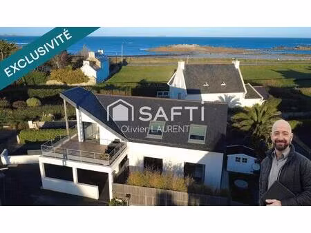 jolie maison moderne à proximité directe de la mer...