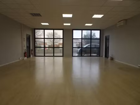 local d'activité 215 m²