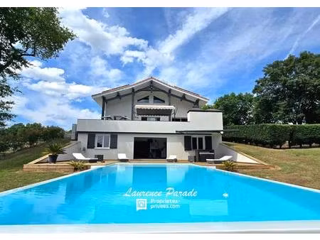 maison avec sous sol annexe piscine parc