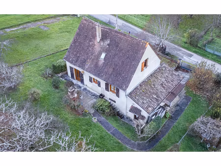 maison de village 110 m2   5 pieces  3 chambres  cave  garage et jardin 742m2