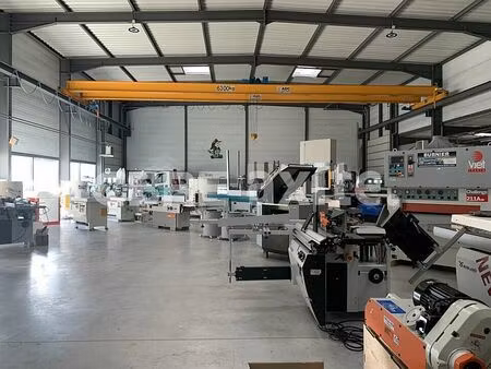 location local d'activités sallanches 926 m²