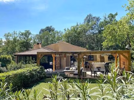 mas de caractere renove et meuble 4 pces - 160 m2 - 4400 m2 de terrain - la motte