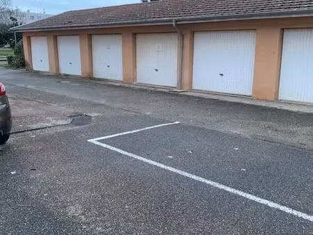 parking à louer 15 m² - charvieu-chavagneux (38) - 65€
