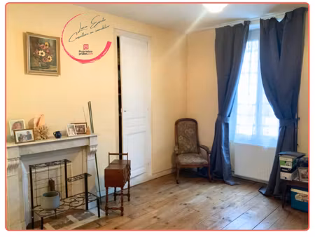 maison située dans un village pittoresque