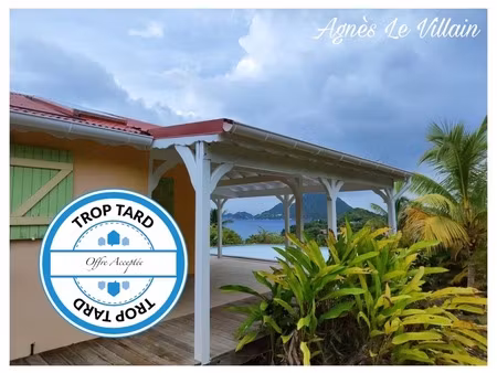 maison avec piscine vue sur la baie des saintes