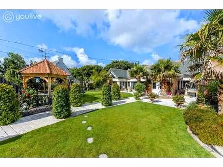 maison de luxe à vendre au folgoët : 636 000 €