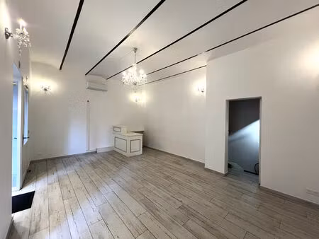 location commerce 60 m² à aubagne (13400)