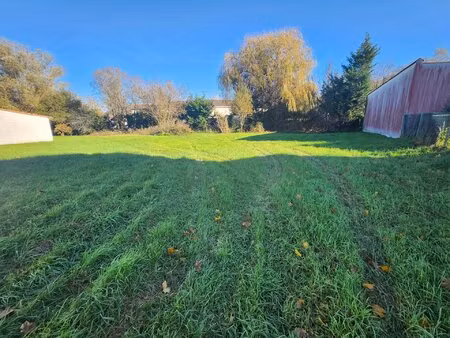 terrain constructible 1000 m2 au centre d etauliers