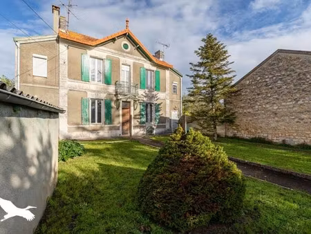 vente maison 5 pièces 105 m² à angouleme (16000)  234 300 €