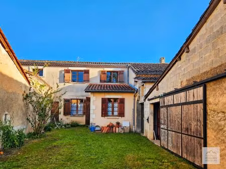 maison de ville avec dépendances et jardin