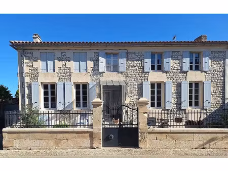 vente maison 7 pièces 193 m² à saintes (17100)  283 500 €
