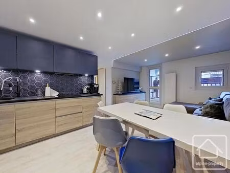 appartement rénové t3 situé au centre vendu meublé avec une place de parking en sous-sol