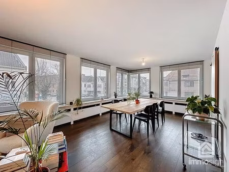 ruim  lichtrijk appartement in hartje bree!