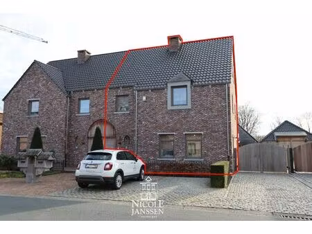 ruime halfvrijstaande woning