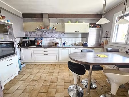 maison lumineuse et fonctionnelle  bien equipée  proche de toutes commodités