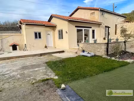 charmante maison dans un hameau typique charentais