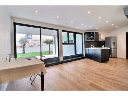 appartement rénové en 2016  55.59m² sur terrasse et jardin.