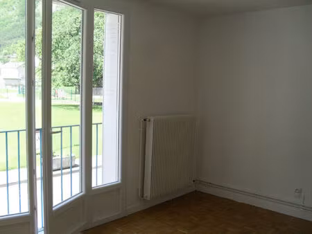 location appartement 3 pièces 55 m² à vif (38450)