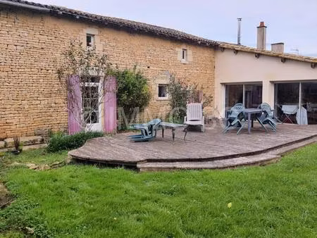 grande maison rénovée avec dépendances et terrain