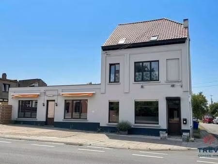 bel immeuble de commerce