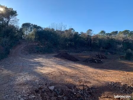 terrain 2200m ucr avec pc validé