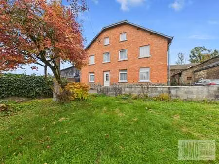 maison au grand potentiel dans le village de cetturu