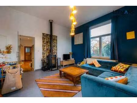 maison unifamiliale 3 chambres avec garage et jardin.