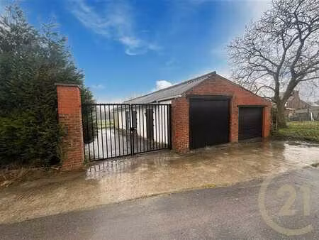 terrain à batir + boxes et garages