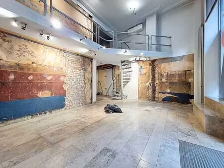 charmante propriété commerciale avec maison à louer dans le