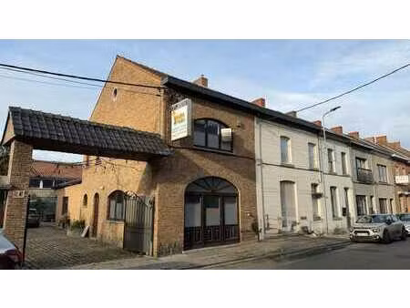 spacieux bureau à louer sur 3 niveaux – quaregnon