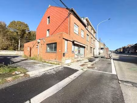 belle surface commerciale avec appartement loué