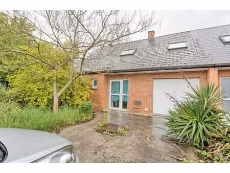 maison trois façades avec grand jardin