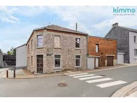 spacieuse maison 3 chambres avec cour - enorme potentiel