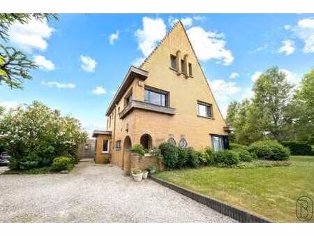 villa charmante avec 5 chs  grand jardin  piscine & atelier.