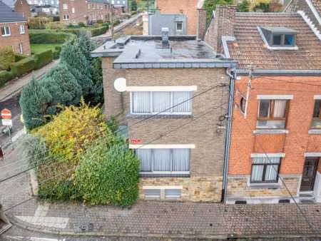 maison d'habitation à visé avec petit jardin et garage