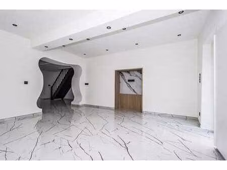 sous option - maison rénovée 2 chambres avec jardin!