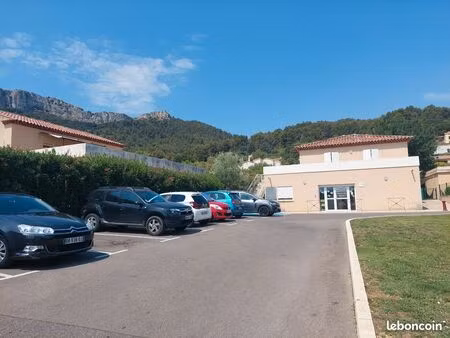 bureau dans centre paramedical