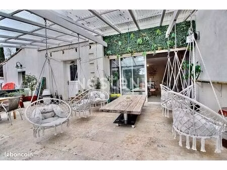 maison 5 pièces 301 m²