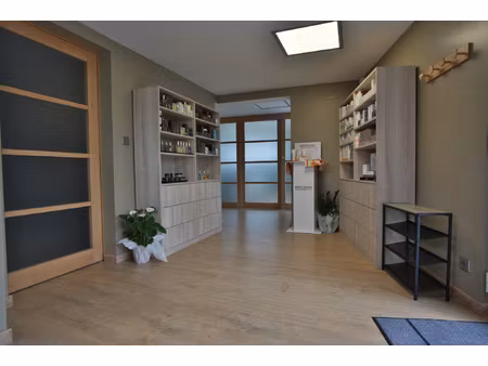 local professionnel / institut de beauté