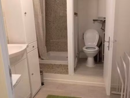 location appartement 1 pièce 38 m² à callas (83830)