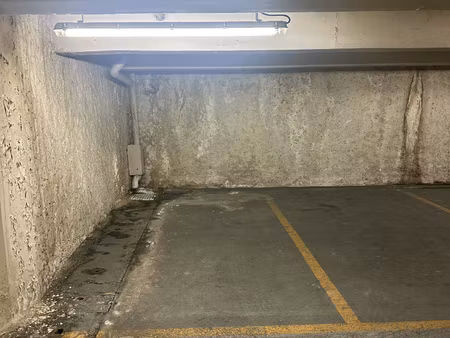 place de parking en sous-sol privé et sécurisé à vendre dans