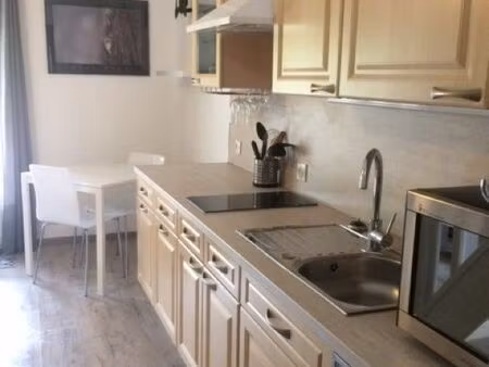 petite villa t2 + mezzanine et jardin dans résidence avec piscine